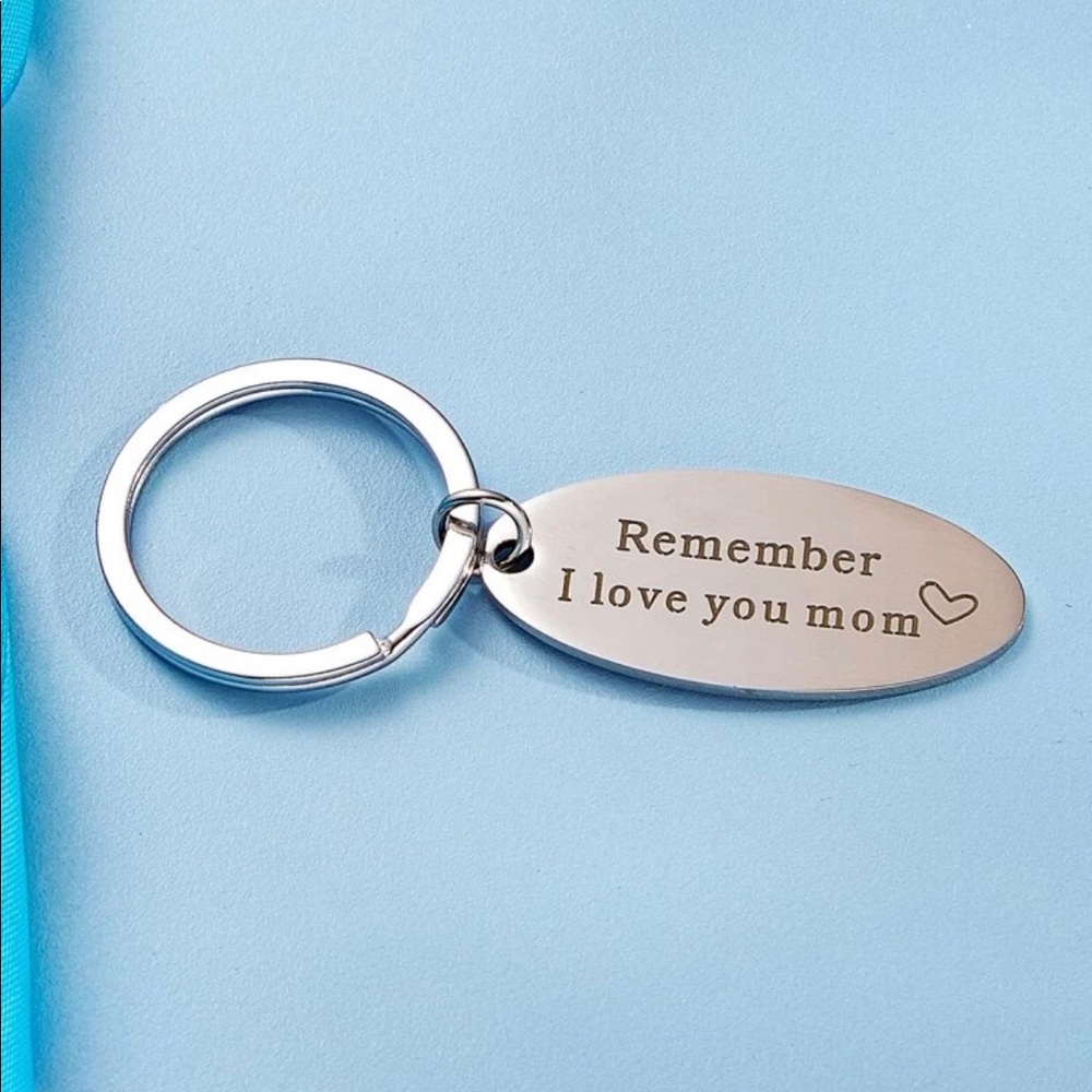 ✨I Love You Mom - Keychain✨